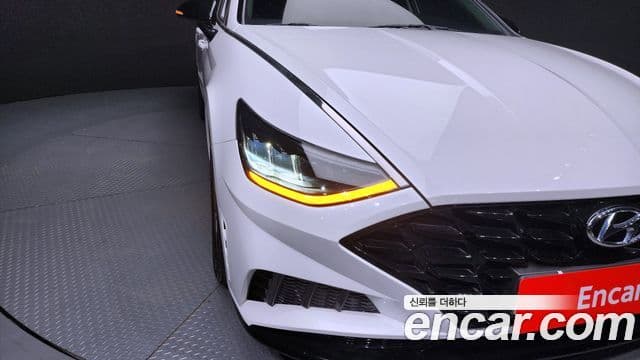 Hyundai Sonata Hybrid 2022 — Photo 27/31