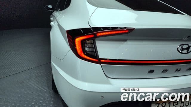 Hyundai Sonata Hybrid 2022 — Photo 8/31