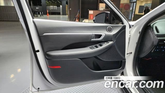 Hyundai Sonata Hybrid 2022 — Photo 24/31
