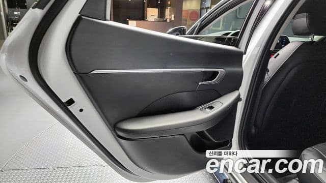 Hyundai Sonata Hybrid 2022 — Photo 9/31