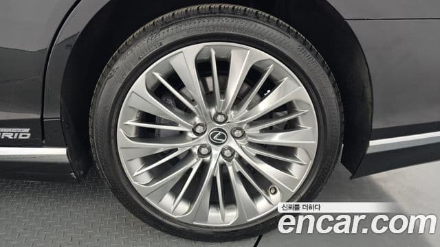 Lexus LS500h 2019 — ფოტო 5/35