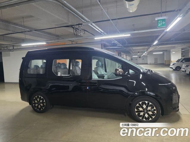 Hyundai Staria 2025 — ფოტო 9/14