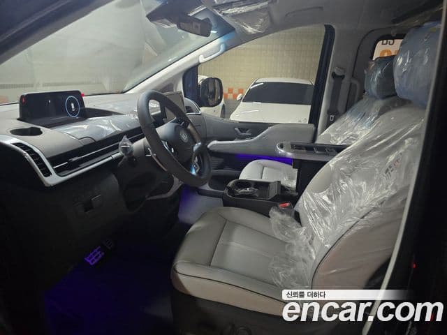 Hyundai Staria 2025 — ფოტო 11/14