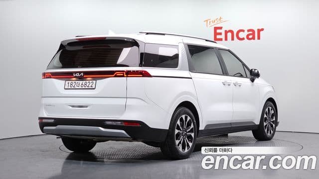 Kia Carnival 2022 — ფოტო 2/20