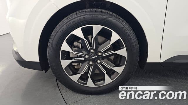 Kia Carnival 2022 — ფოტო 5/20