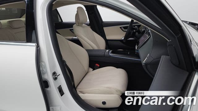 Mercedes-Benz E-Class 2025 — ფოტო 11/20
