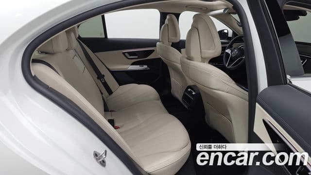 Mercedes-Benz E-Class 2025 — ფოტო 12/20