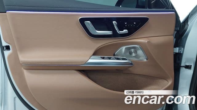 Mercedes-Benz E-Class 2025 — Фото 15/17
