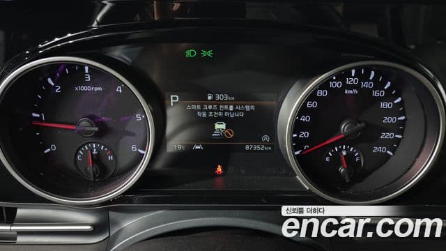 Kia Carnival 2020 — ფოტო 8/20