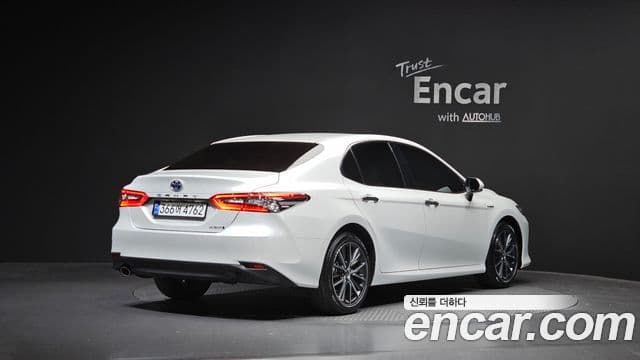 Toyota Camry 2024 — ფოტო 24/30
