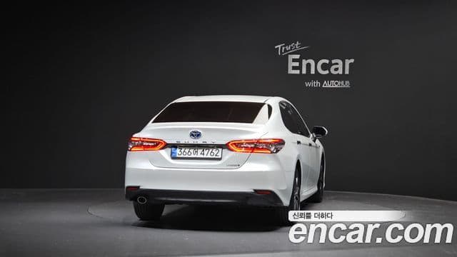 Toyota Camry 2024 — ფოტო 26/30