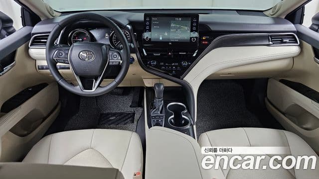 Toyota Camry 2024 — ფოტო 16/30