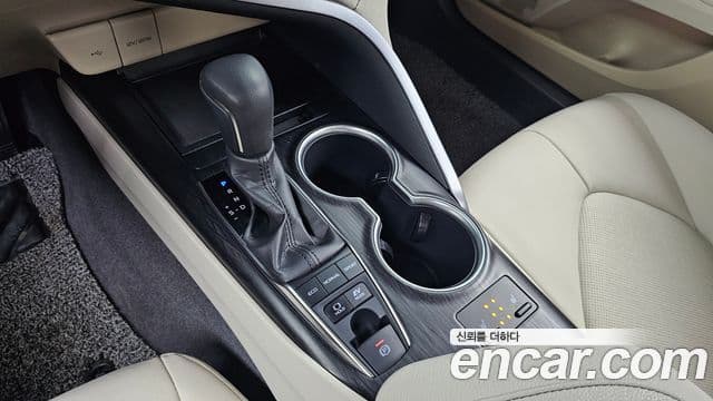 Toyota Camry 2024 — ფოტო 1/30