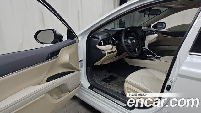 Toyota Camry 2024 — ფოტო 2/30