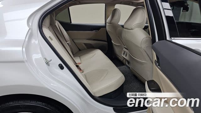 Toyota Camry 2024 — ფოტო 27/30