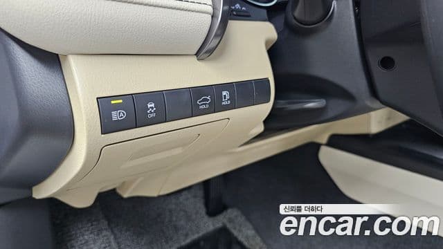 Toyota Camry 2024 — ფოტო 29/30