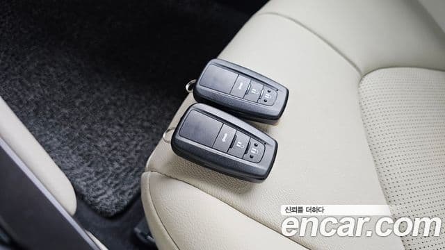 Toyota Camry 2024 — ფოტო 25/30