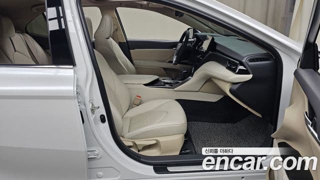 Toyota Camry 2024 — ფოტო 9/30