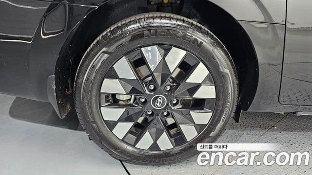 Hyundai Staria 2025 — фото 5 из 20