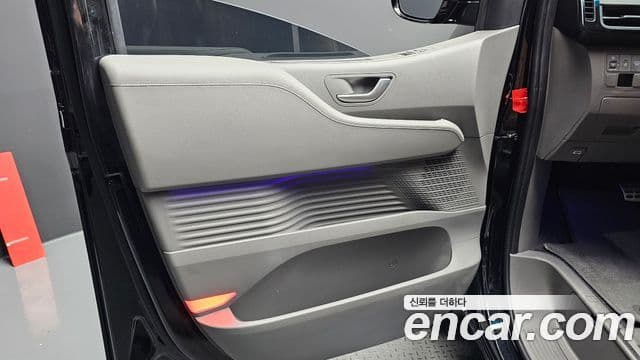 Hyundai Staria 2025 — Photo 15/34