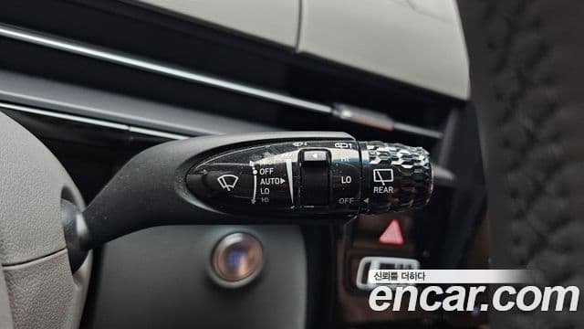 Hyundai Staria 2025 — Photo 2/34