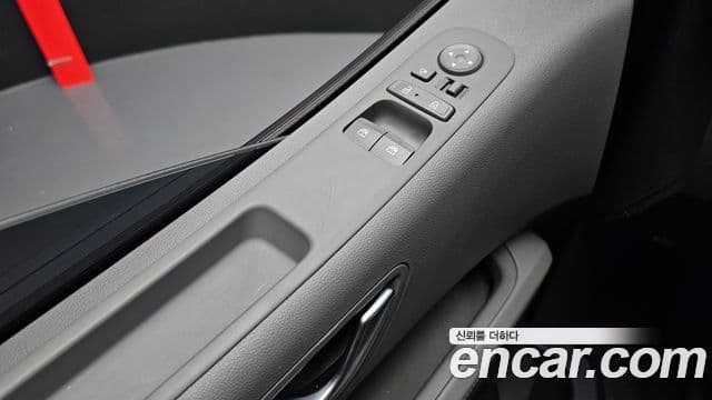 Hyundai Staria 2025 — Photo 7/34