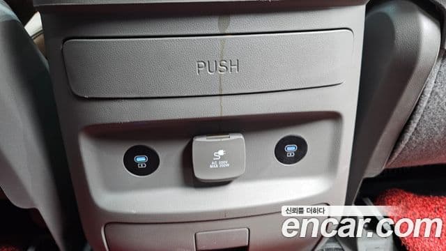 Hyundai Staria 2025 — Photo 23/34