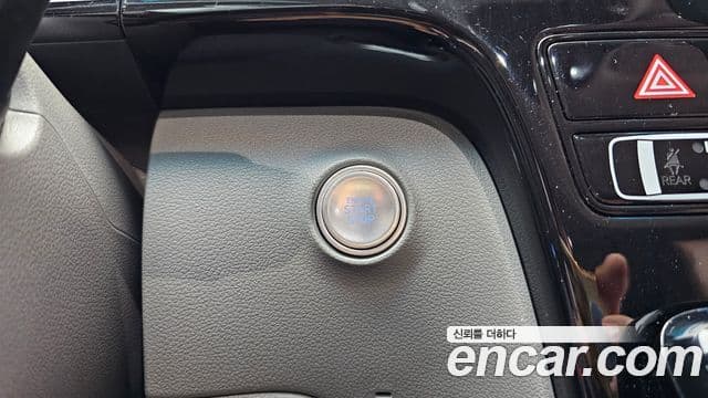 Hyundai Staria 2025 — Photo 19/34
