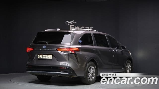 Toyota Sienna 2021 — Şəkil 29/30