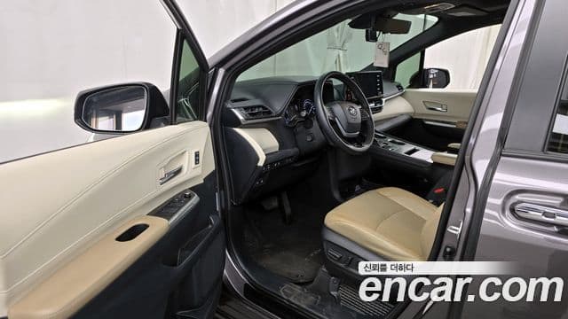 Toyota Sienna 2021 — Şəkil 27/30
