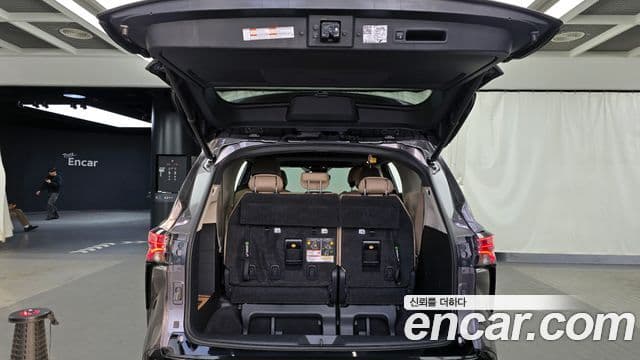 Toyota Sienna 2021 — фото 20 из 20