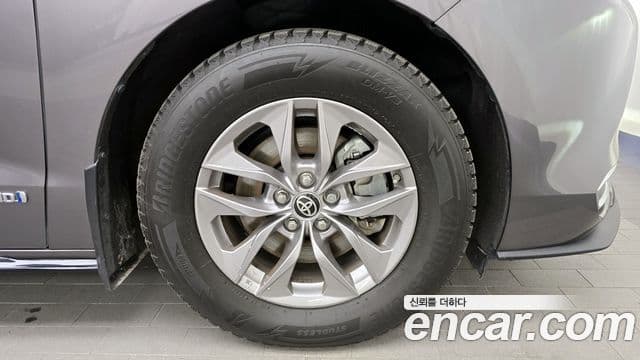 Toyota Sienna 2021 — Şəkil 12/30