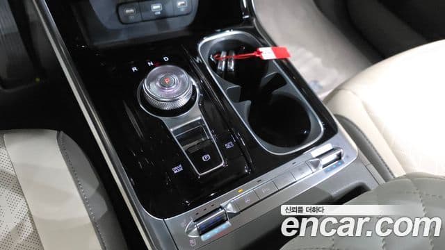 Kia Carnival 2023 — фото 9 из 20