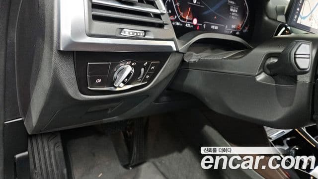 BMW X4 2021 — Photo 17/28