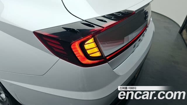 Hyundai Sonata Hybrid 2022 — Şəkil 16/31