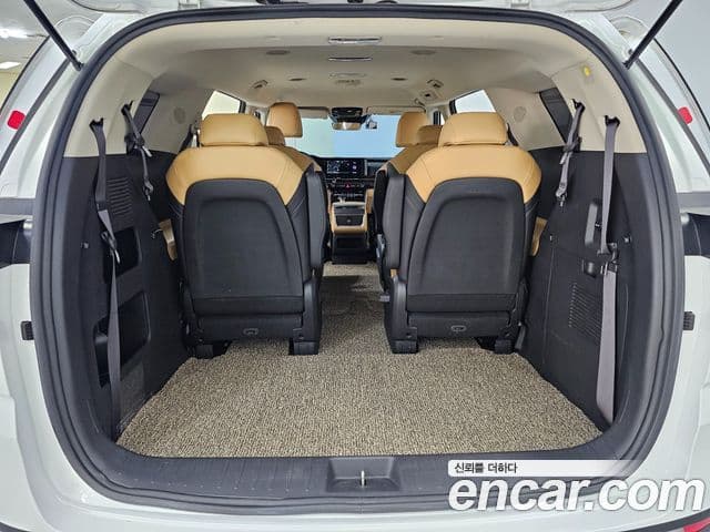 Kia Carnival 2021 — Фото 18/20