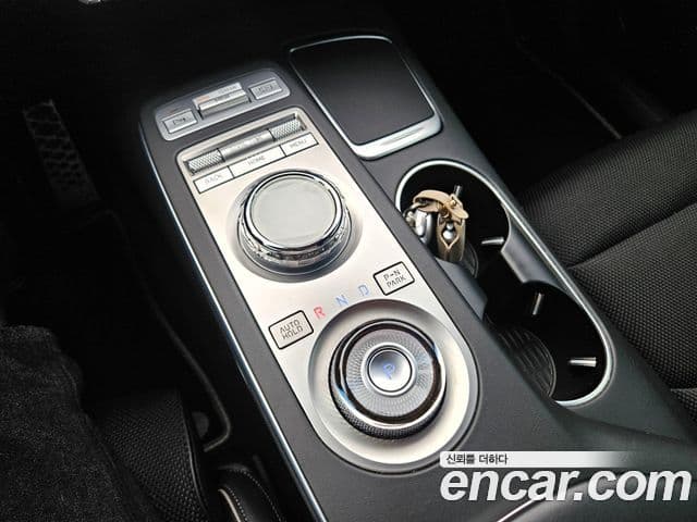 Genesis GV70 2021 — ფოტო 8/20