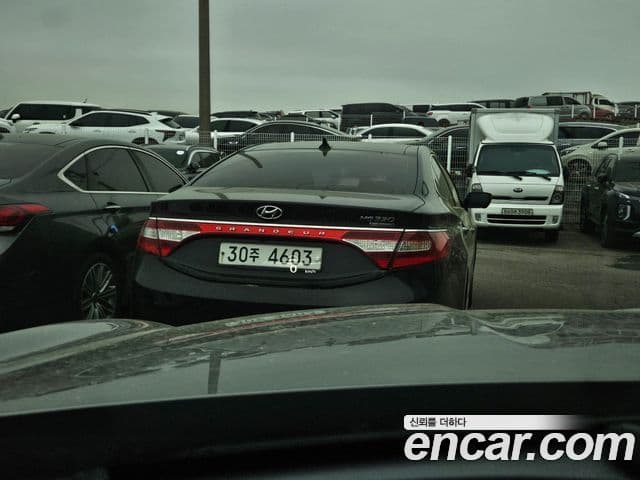 Genesis GV70 2021 — ფოტო 14/20