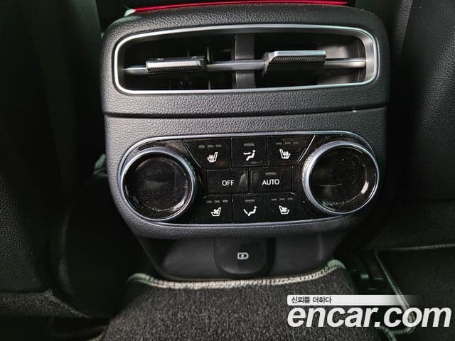 Genesis GV70 2021 — ფოტო 17/20