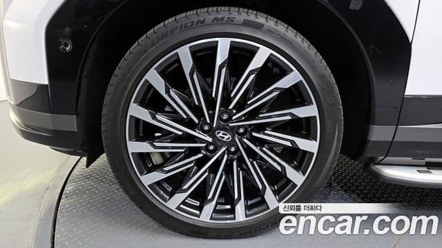 Hyundai Santa Fe 2023 — ფოტო 5/20