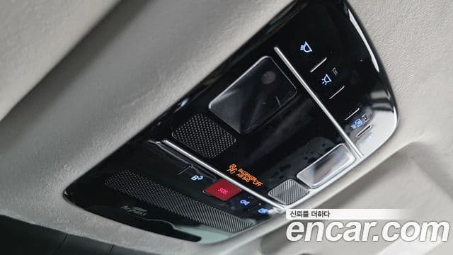 Hyundai Santa Fe 2023 — ფოტო 18/20