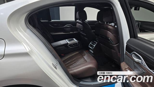 BMW 7 Series 2020 — ფოტო 11/20