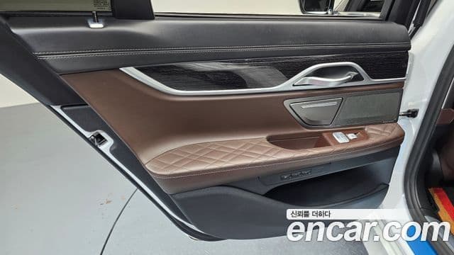 BMW 7 Series 2020 — Photo 10/36