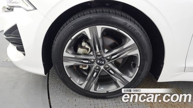 Kia K5 2021 — ფოტო 5/20