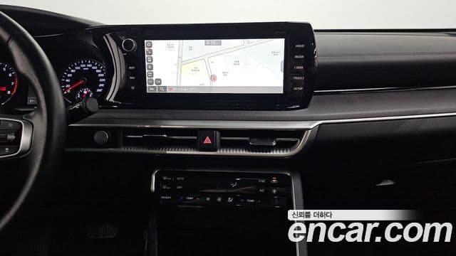 Kia K5 2021 — ფოტო 13/20