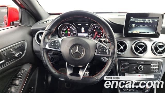 Mercedes-Benz GLA-Class 2019 — Photo 15/30