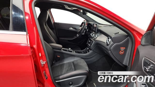 Mercedes-Benz GLA-Class 2019 — Photo 8/30
