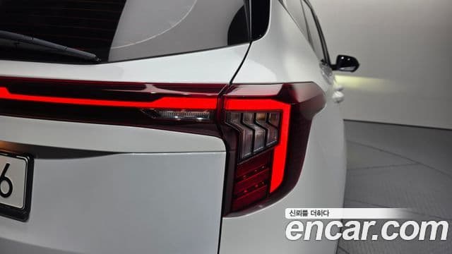 Kia Seltos 2023 — Şəkil 8/39