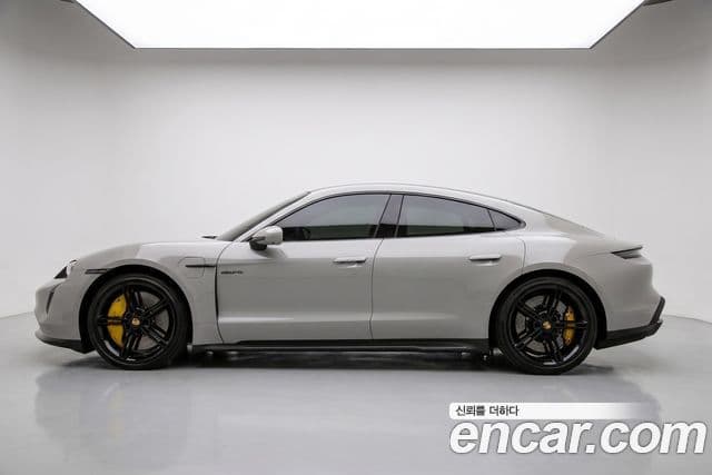 Porsche Taycan 2023 — ფოტო 9/20