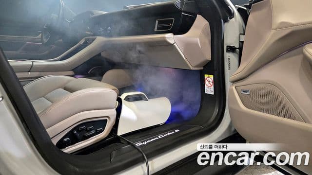 Porsche Taycan 2023 — ფოტო 14/20
